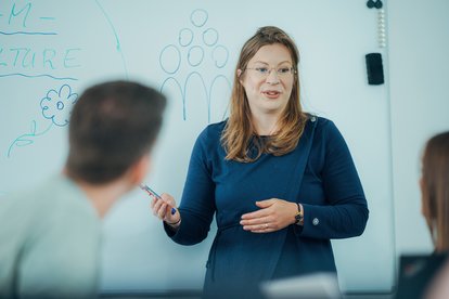 hms-kompetenzfeld-life-science HMS-Mitarbeitende tauschen sich im Kompetenzfeld Life Science zu regulatorischen Anforderungen und aktuellen Entwicklungen der Life-Science-Branche aus.